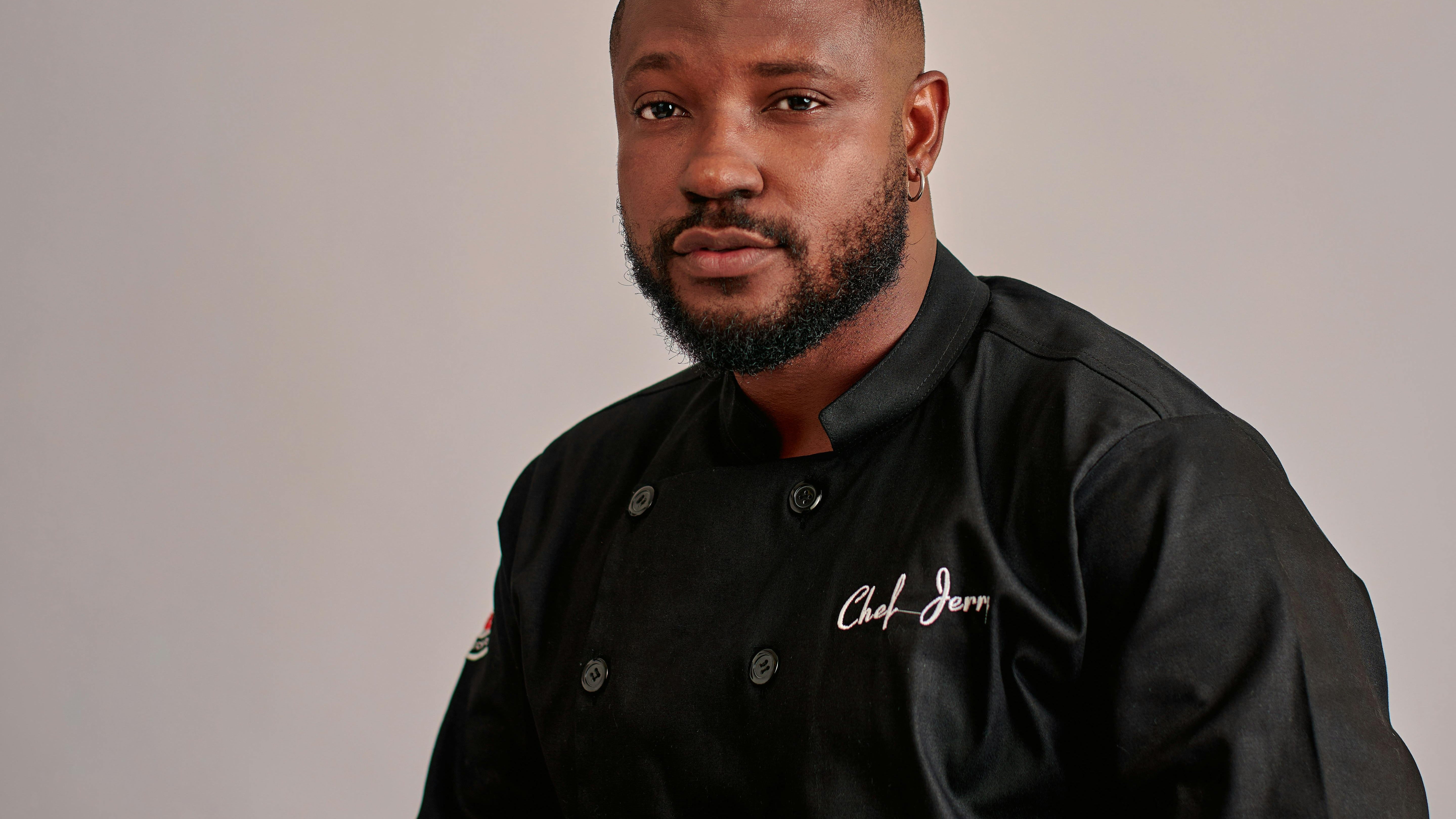 Custom chef coats with logo and name – personalized, durable, and professional uniforms for chefs, restaurants, and culinary teams. High-quality embroidered chef jackets designed for comfort, style, and functionality in professional kitchens.